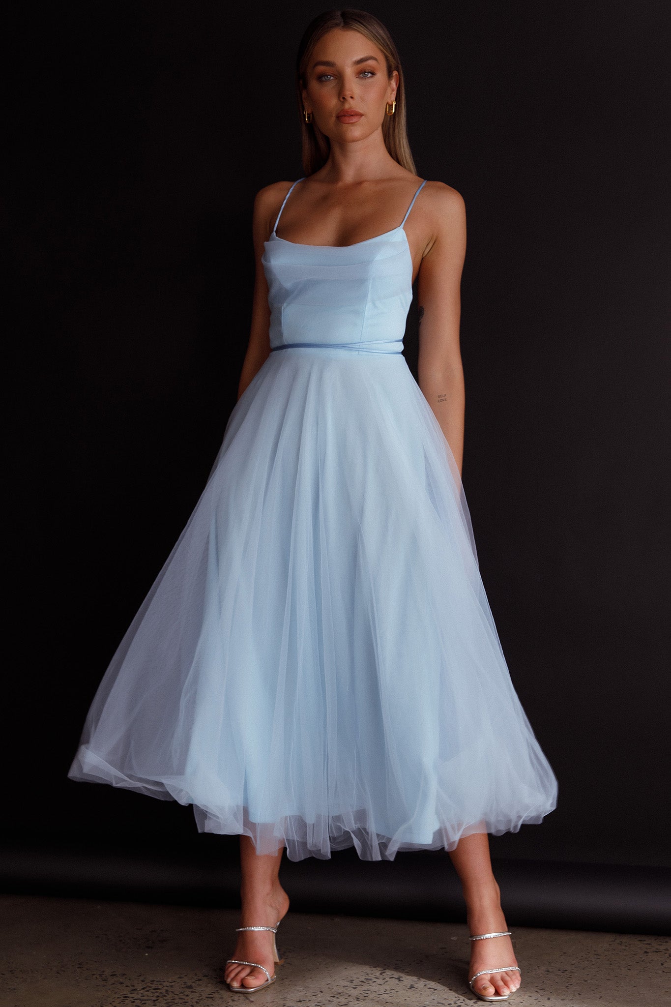 Floating By Pleated Neckline Mesh Midi Dress Blue