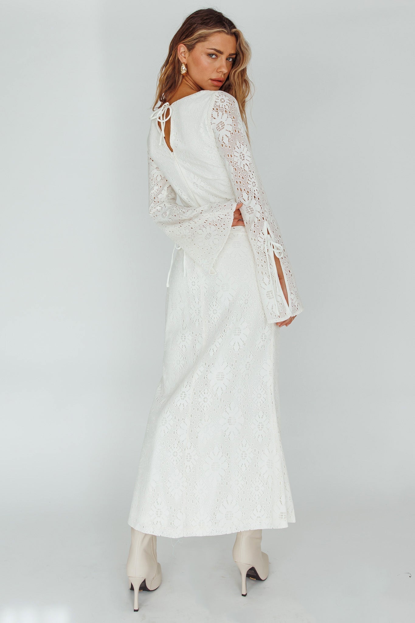 Kalia Long Sleeve Lace Midi Dress Cream